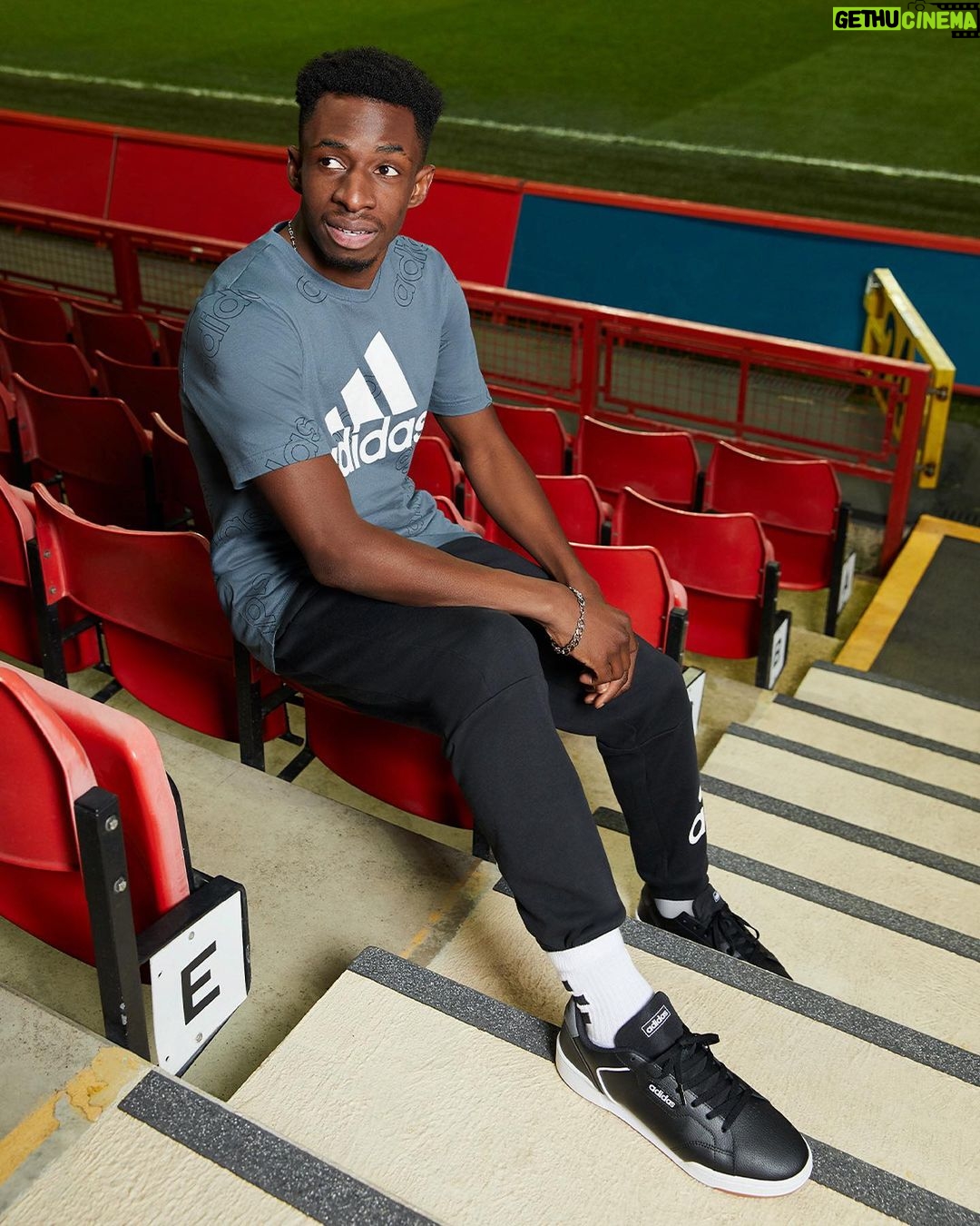 Tobi Brown - 318.3K Likes - I could cry. Tobi Brown doing up โmodelโ for @adidas ๐ฅบ 12 year old me would never believe this. God is great ๐๐ฟโค๏ธ
From then, for now #createdwithadidas
(All content was shot before March 2020)