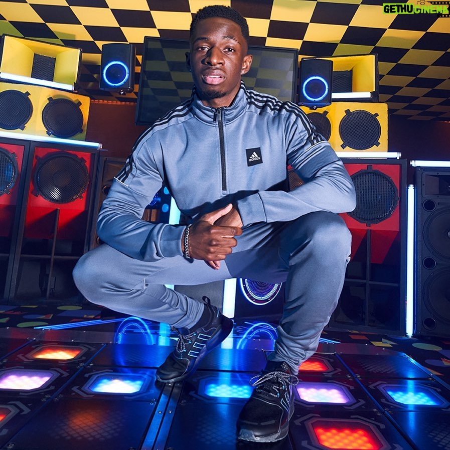 Tobi Brown Instagram - Pull up to the JD Arcade if you want this smoke đšī¸đŽđ¤ Head over to @jdofficial Youtube to watch the full length film #KingOfTheGame