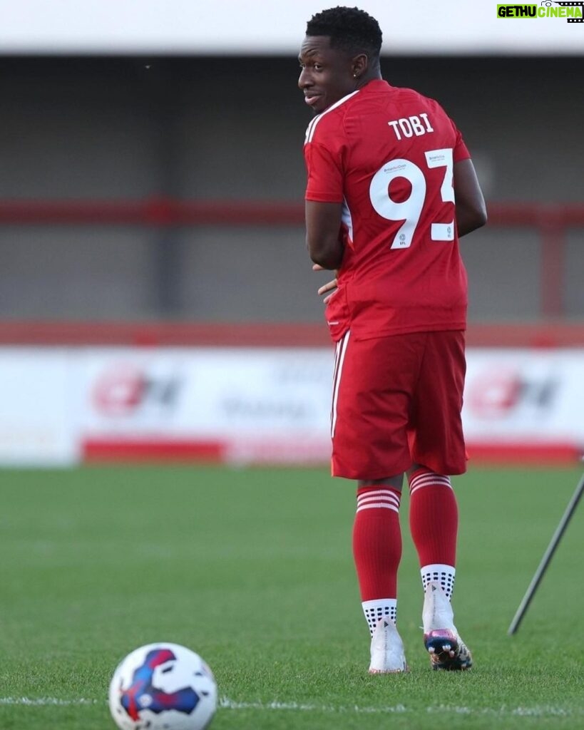 Tobi Brown Instagram - Blessed to get an opportunity like this and even more blessed to share it with my brothers. Today is a day I will never forget. Thank you to all the players and staff at Crawley Town for being so warm and welcoming and allowing us to learn from you today. Thank you @officialcrawleytownfc for having us. Wishing you guys all the best in the FA Cup on Saturday 🙏🏿❤️ Crawley Town FC