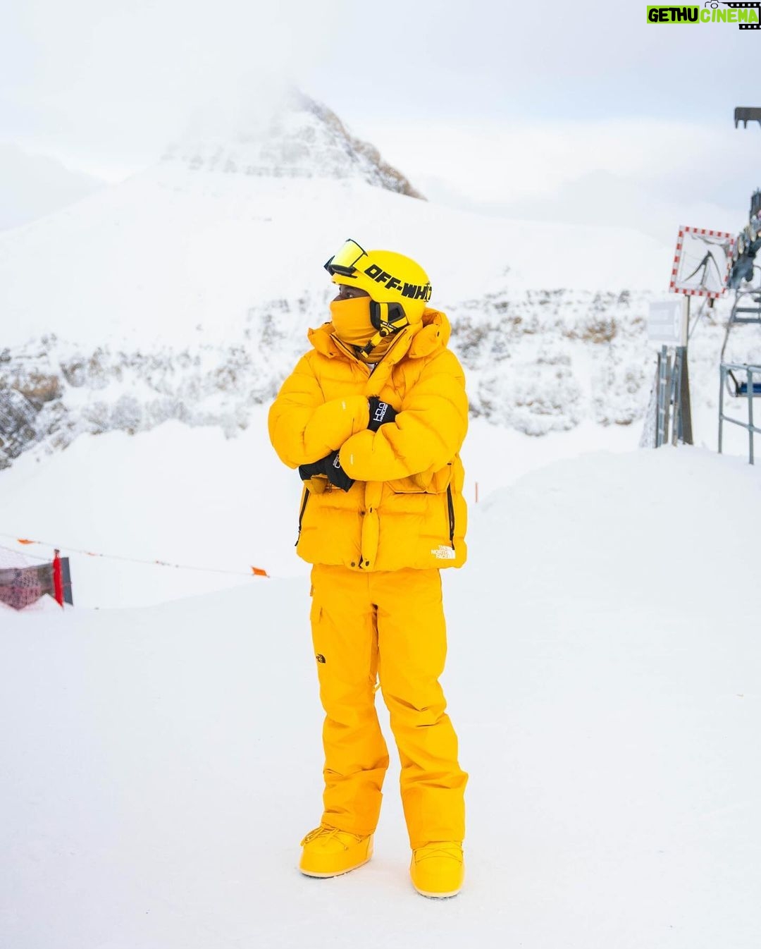 Tobi Brown Instagram - Ski Dump: Coldest Photos ⛷️