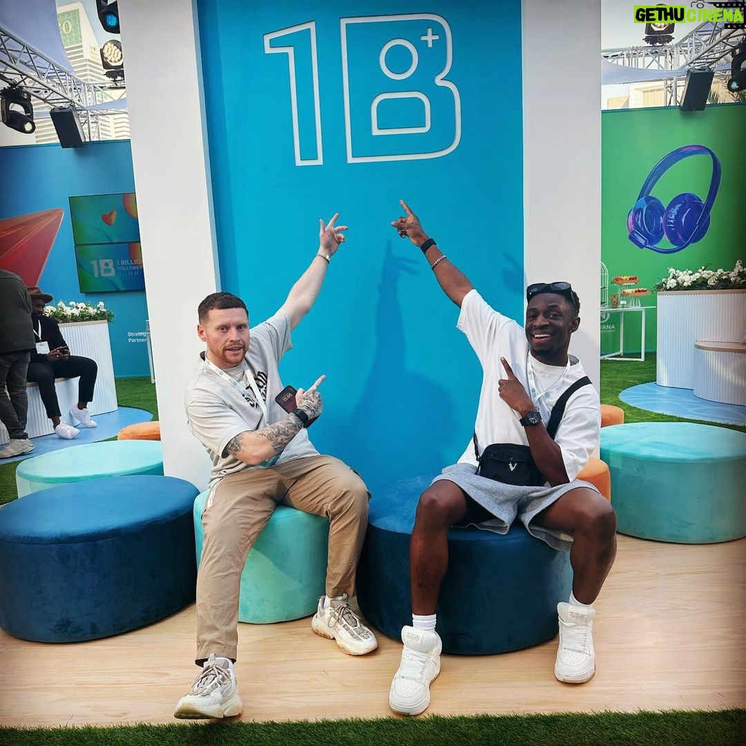 Tobi Brown Instagram - Had the honour of speaking in front of some amazing content creators and business people at the @1billionsummit with @behzingagram - thank you for having us #ad #1billionsummit Dubai, United Arab Emirates