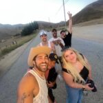 Todd Smith Instagram - POST LABOR DAY THANKS TO EVERYONe INVOLVED MAKING THIS SONG/VIDEO, ily.,, 🌸🫶🏽 @charliesnydahh @ferris.mohd @mitchellkennardfrancis @garrettgmg @griffclawson @tienphotographer @sammilsmith