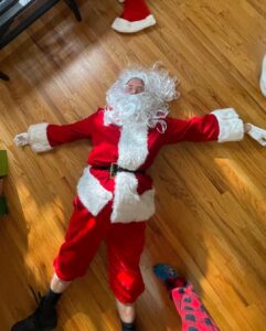 Todd Smith Instagram - Dear Mr. Sandee Claus, I hope this letter finds you well. I wanted to express my sincere apologies for the misunderstanding that occurred on Christmas Eve. When I saw you kissing mommy, I had no idea that you were actually my dad. I am so sorry for accusing you of inappropriate behavior and for mistakenly shooting you. I hope you can find it in your heart to forgive me, and I hope we can have a chance to make things right. I know I have a lot to learn about the complexities of family relationships, and I am willing to do whatever it takes to make amends. Please consider returning to my family and me, as I would love to have the opportunity to get to know you and build a relationship with you. Ps watch my new CHRISTMAS SHORT🎅🏻LINK IN ME BIO!!