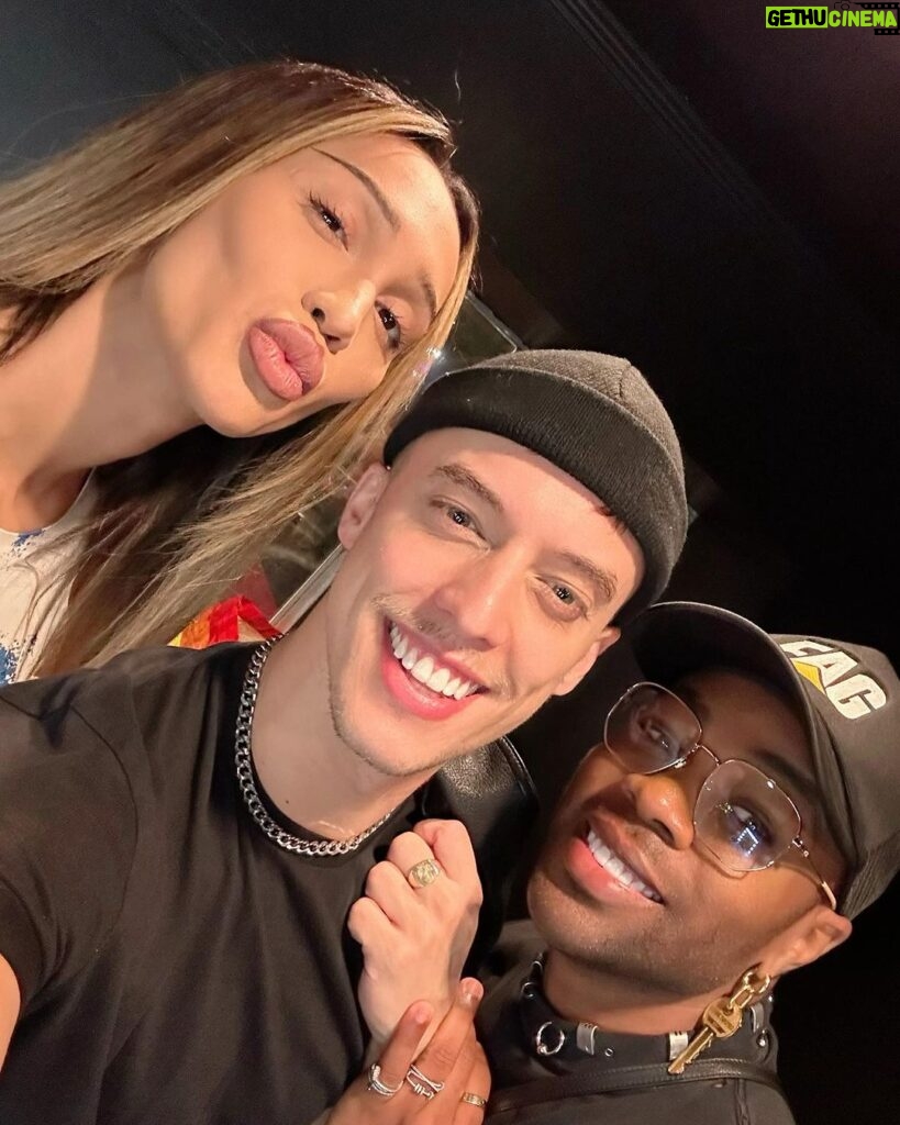 Todrick Hall Instagram - Last night was a blast! Got to see @jessejamespattison do his thing on @rupaulsdragrace with the handsome @laith_ashley then got to see @estitties perform her new single “Bootz” for the first time! Also got to meet the sweet @willowpillqueen 💕 Los Angeles, California