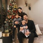 Tolgahan Sayışman Instagram – 2022’nin ilk gününde sizleri benim küçük calimerom 🐣 Alina ❤️ ile tanıştırayım (Evet aynı annesi 😀).Herkese önce sağlık sonrasında gönlünden gecen her dileğin gercekleşeceği bir sene temenni ediyorum.🤲 Mutlu Yıllar 🎁🎈