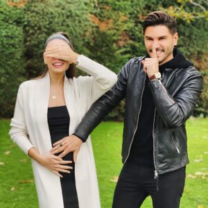 Tolgahan Sayışman Instagram - En muazzam hediye 🎁 , en mutlu an! 🤲 🧿 Daha mutlu olamam ...🤰🏻🕺🏻