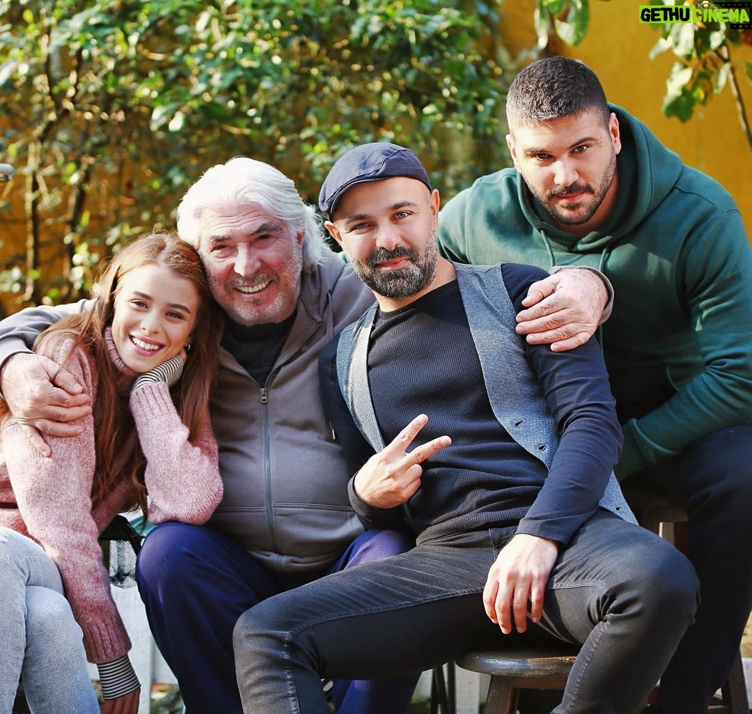 Tolgahan Sayışman Instagram - We are family 🥊