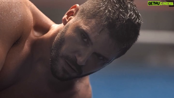 Tolgahan Sayışman Instagram - “ Sampiyon “ yeni tanitim ... Eylul ayinda @trt1 ‘de gorusmek uzere 🥊...