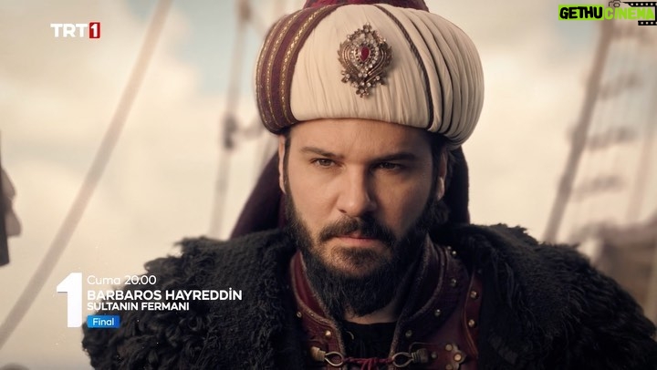 Tolgahan Sayışman Instagram - Tarihimizin en büyük kahramanlarından Barbaros Hayreddin’in ; Hızır Reis olarak başlayıp Kaptan-ı Derya Barbaros Hayreddin Paşa’ya dönüşme hikayesinin anlatıldığı ve benim 2.sezonunda katılıp büyük bir keyif ile oynadığım dizinin final bölümünde görüşmek dileğiyle… Emeği geçen herkese çok teşekkür ederim. 🏴☠️ ⚔️