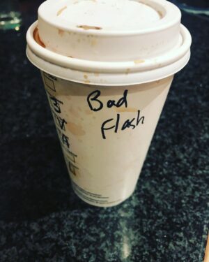 Tom Cavanagh Instagram - Barista knows what’s up. 💛

#ReverseFlash
💛⚡️❤️
@cwtheflash ☕️
#theFlash