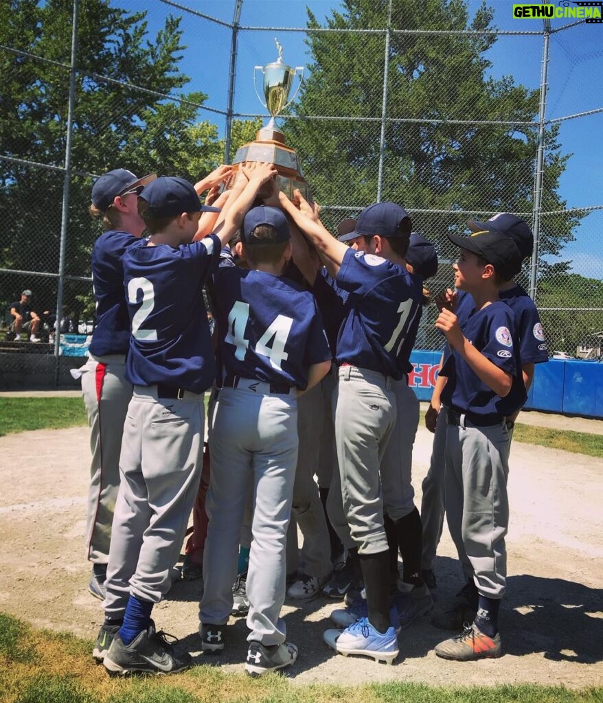 Tom Cavanagh Instagram - Yankees! Pure joy coaching this band of battlers. ⚾️🏆 Unending gratitude to Little League beacons Shawn, Scott, Chuck & Carrie and @jerichobaseball , and to a gutsy, fast, dirt-stained squad who inspired us as much as we did them. Thanks, lads. See you at the yard. ⚾️ @playerstribune @MLB @littleleague
