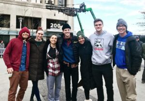 Tom Cavanagh Instagram - Season5⚡️Wrap.
Now we just have to remove the rigging crane from Hartley’s head. 
@tha_los 
@dpanabaker 
@jparkerk3 
@grantgust 
@candicepatton 
@hartleysawyer 
@daninicolet 
@iamchrisklein 
@kimberlywilliamspaisley 
#jesseLmartin 
@teddysears 
@johnwesleyshippjr 
@michellenharrison 
@paulymcgillion 
@everickgolding 
@therealvictorgarber 
@robbieamell 
@keiynanlonsdale 
@violettbeane 
@patricksabongui 
#theflash 
@theguyfromthemeeting 
@cwtheflash 
@warnerbrosentertainment