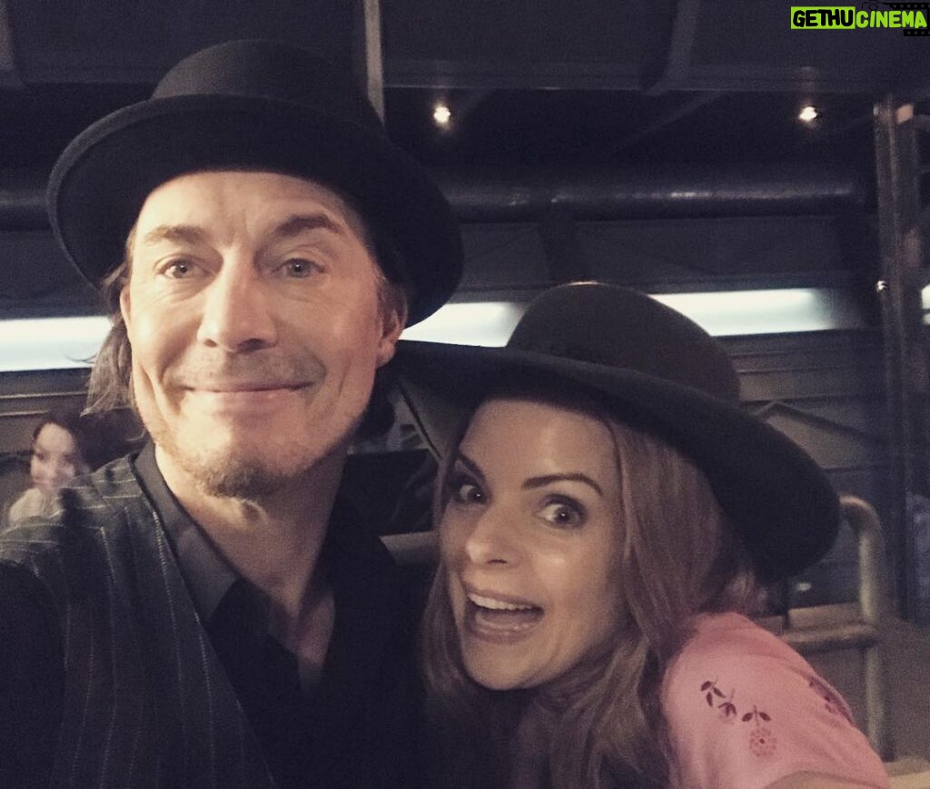 Tom Cavanagh Instagram - Back in the saddle. #theFlash Partner-in-crime @kimberlywilliamspaisley shines 🌞 her inimitable light on the Flash⚡️