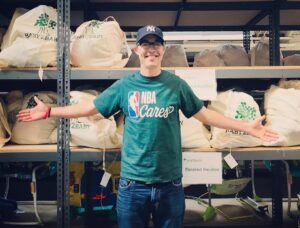 Tom Cavanagh Instagram - @nbacares bundling up goods for those in need
@nba 
@baby2baby #dogood