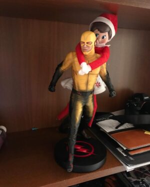Tom Cavanagh Instagram - 🎄Reverse Flashback 🎄

#ReverseFlashOnTheShelf 
#TheFlash