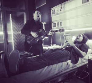 Tom Cavanagh Instagram - Singing for the climate. 
@tha_los 
@t22felton 
#TheFlash
🎵

#makeourplanetgreatagain