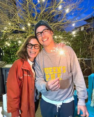 Tom Cavanagh Instagram - She sparkles. 

  @itsjuliebowen 
 
 📷: @photo_mocavanagh 

 
 🏀 @queensuniversity