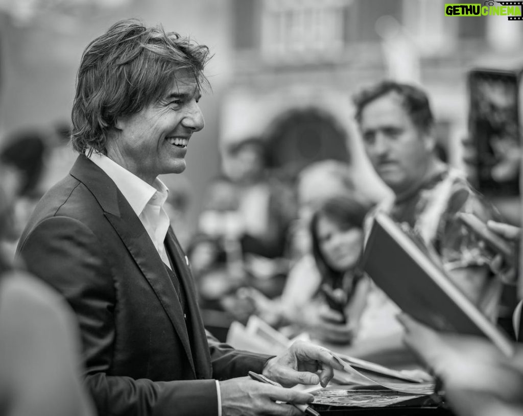 Tom Cruise Instagram - It’s all for the fans. Thank you to everyone who came out to the UK premiere.