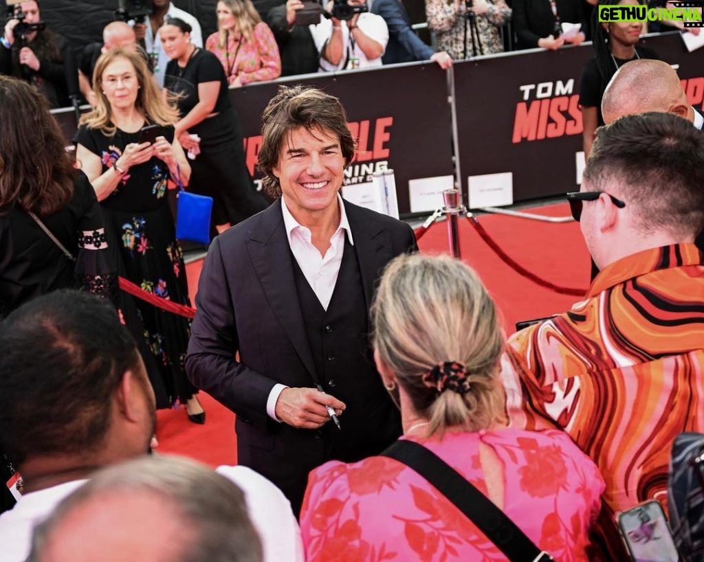 Tom Cruise Instagram - It’s all for the fans. Thank you to everyone who came out to the UK premiere.