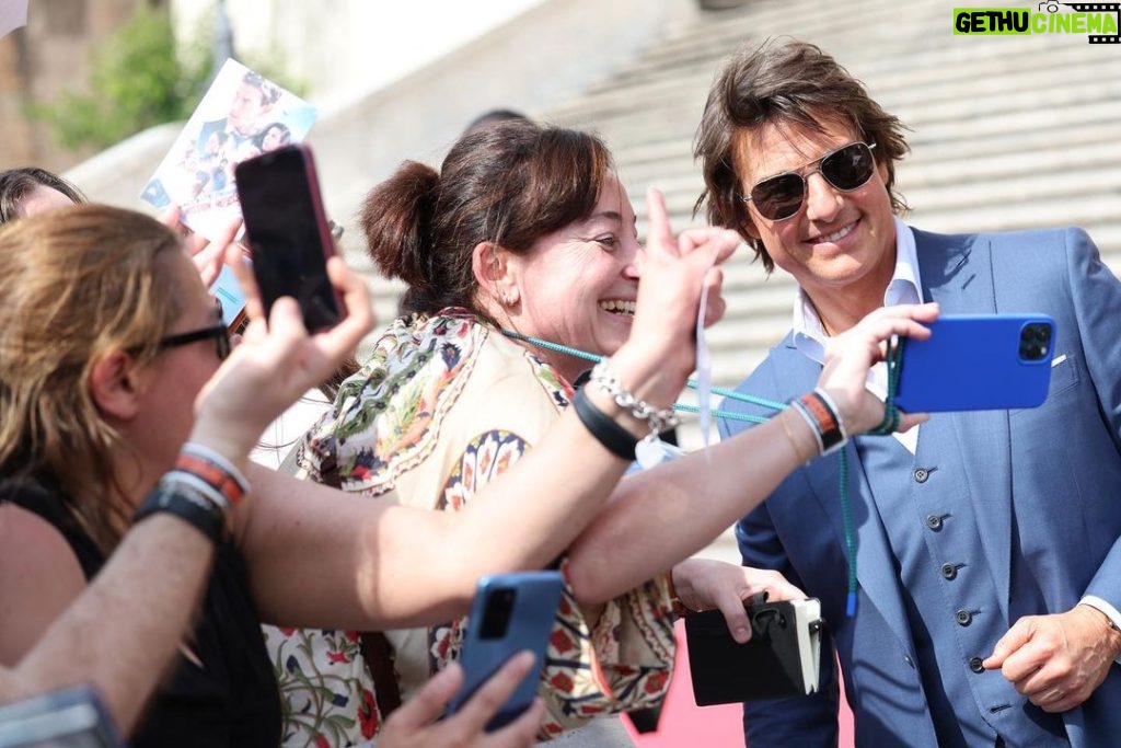 Tom Cruise Instagram - Alla prossima Roma. Thank you to the people and city of Rome for making last night’s #MissionImpossible world premiere unforgettable.