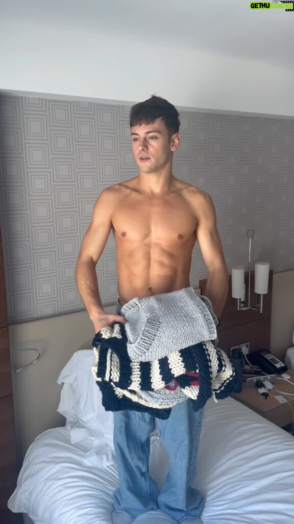 Tom Daley Instagram - WHAT I MADE AT THE WORLD CHAMPS! 🧶❤️🫶 • • I had to get resourceful during my time away, as I only had a certain amount of yarn with me! Hence why some things don’t have sides! But it was fun to play a little bit of yarn chicken when it came to some of the bigger makes! • • Which was your fave? @madewithlovebytomdaley