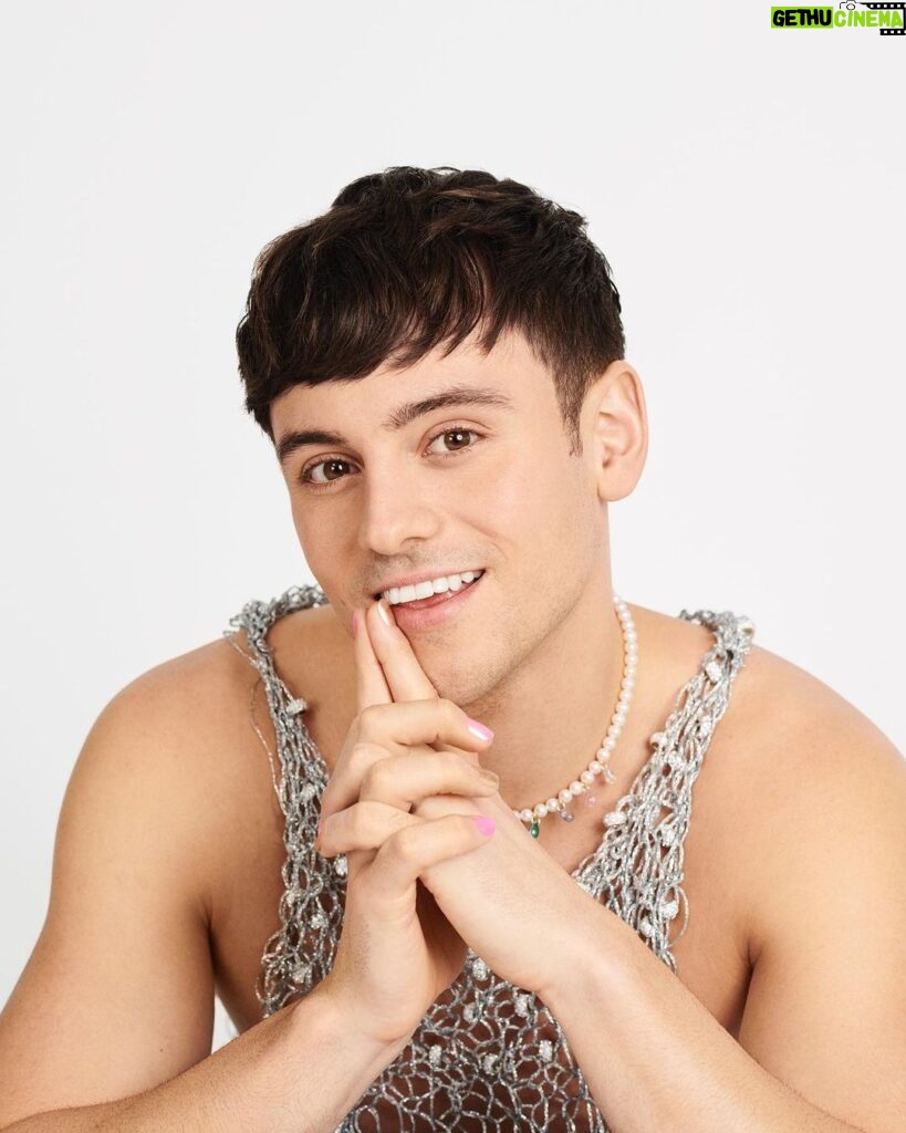 Tom Daley Instagram - EXCITING NEWS! I am so pleased to finally be able to share my first ever collection with @rimmellondonuki. 💅🏼🧶 Introducing the Tom Daley Made With Love X Rimmel London Collection. 💅🏼🧶 Made up of 8 super fun shades this collection was designed with love in mind! I can’t wait to see you all #livethelondonlook with #madewithlove Shop now @bootsuk #rimmellondon #ad