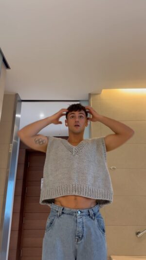 Tom Daley Instagram - MAKE A SWEATER VEST WITH ME! ❤️ @madewithlovebytomdaley