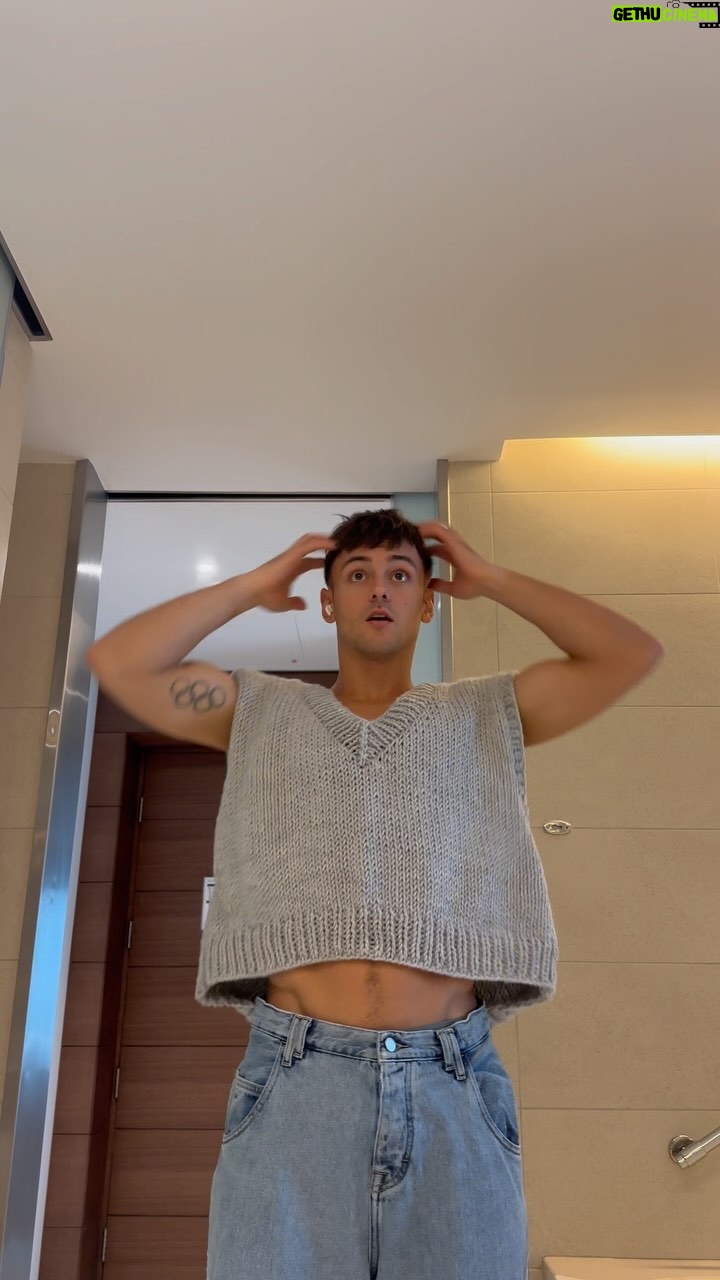 Tom Daley - 150.6K Likes - MAKE A SWEATER VEST WITH ME! ❤️ @madewithlovebytomdaley