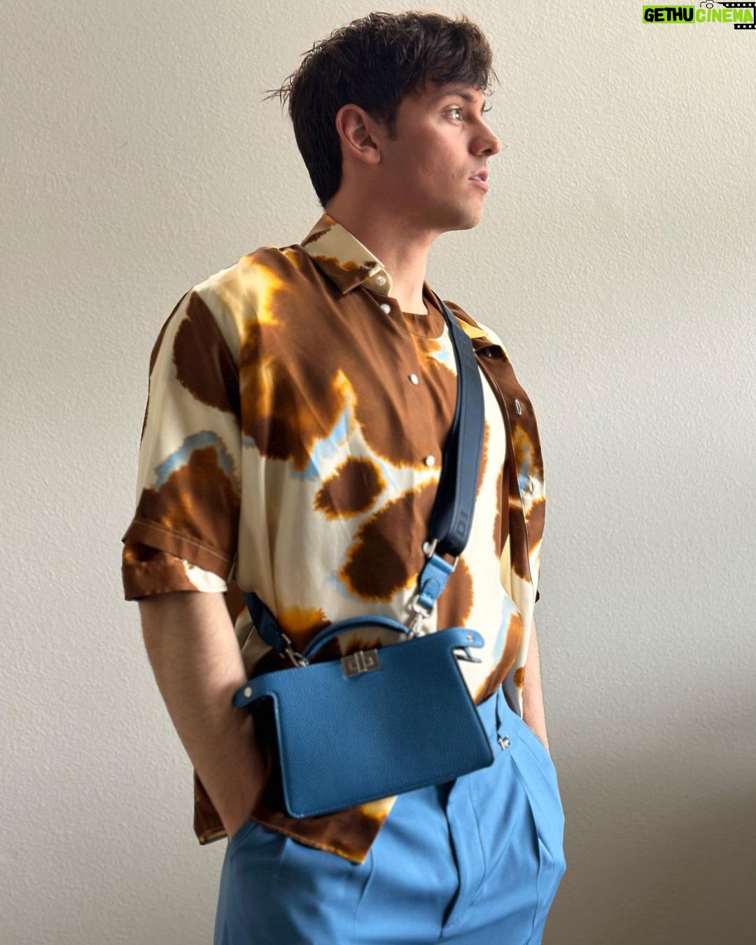 Tom Daley Instagram - PEEKABOO! 👜 • • #fendipeekaboo #inlovewithmyPeekaboo @fendi @silviaventurinifendi @mrkimjones @delfinadelettrez #ad