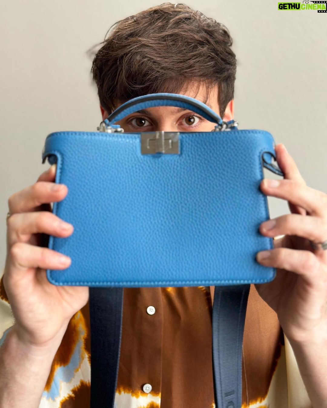 Tom Daley Instagram - PEEKABOO! 👜 • • #fendipeekaboo #inlovewithmyPeekaboo @fendi @silviaventurinifendi @mrkimjones @delfinadelettrez #ad