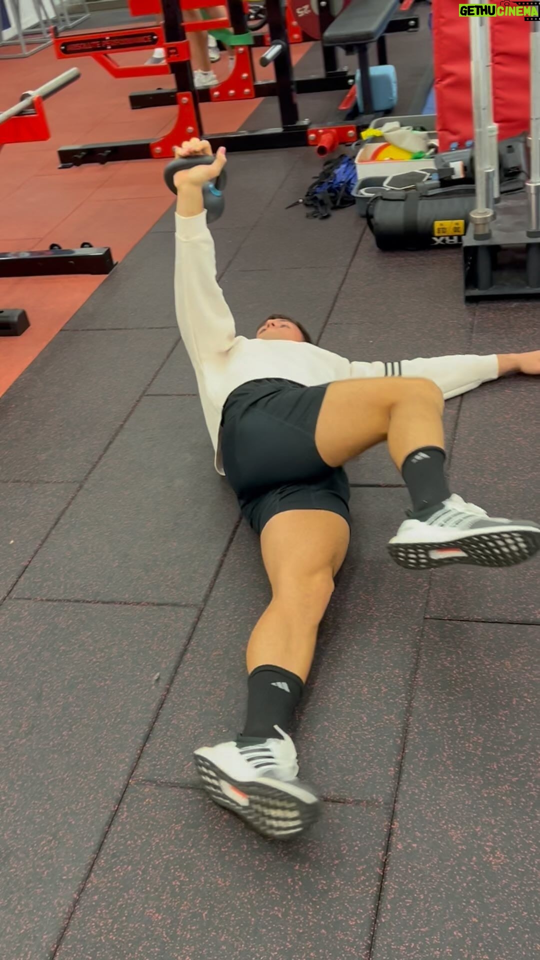 Tom Daley Instagram - 20 SECONDS IN THE GYM… 💪