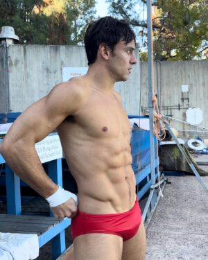Tom Daley Instagram - Dive in… 💦