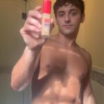 Tom Daley Instagram – Day in the life of training and putting Rimmel’s NEW 35hr lasting finish foundation to the test! ✅
•
•
@rimmellondonuki #rimmel35hrslater #rimmellondon