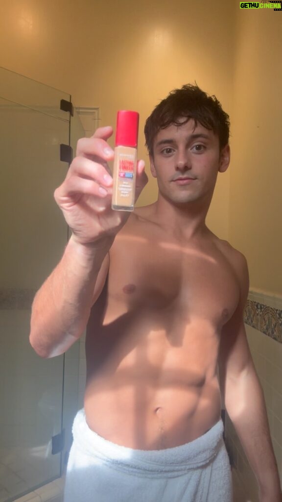 Tom Daley Instagram - Day in the life of training and putting Rimmel’s NEW 35hr lasting finish foundation to the test! ✅ • • @rimmellondonuki #rimmel35hrslater #rimmellondon