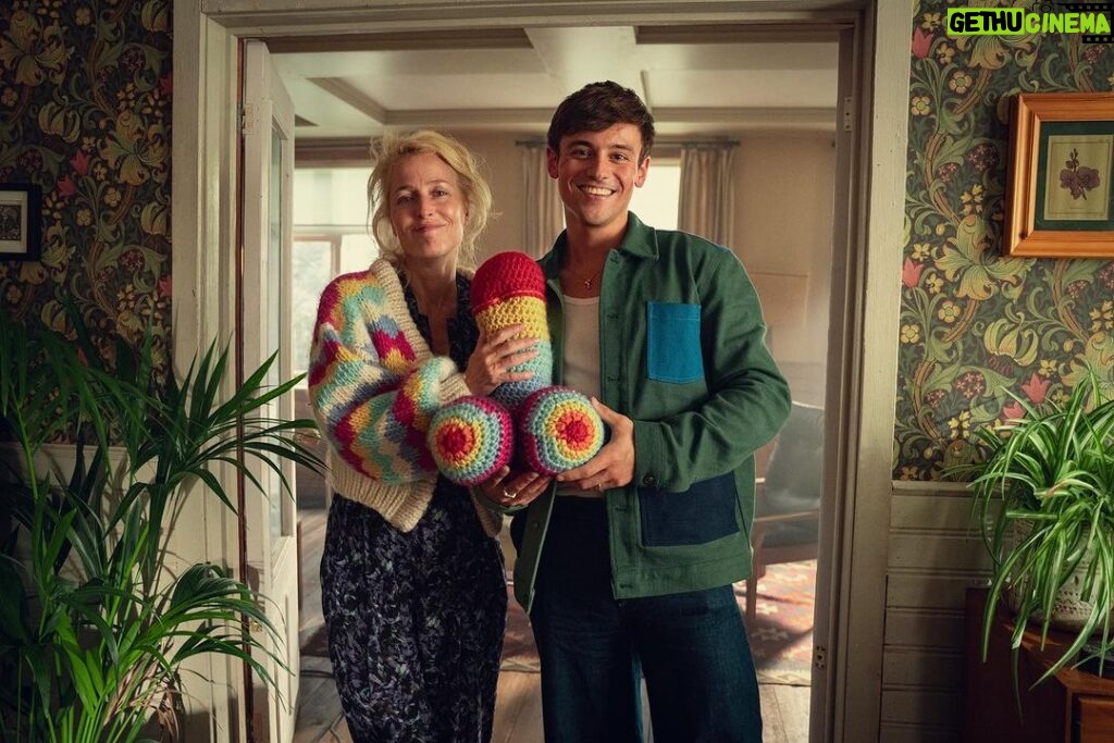 Tom Daley Instagram - 🚨 Chance to WIN Dr. Jean Milburn’s cardigan as seen on @sexeducation, knitted last year by me! Enter the prize draw run by @mindcharity in support of LGBTQIA+ projects.. link to enter in bio!