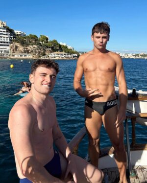 Tom Daley Instagram - OUT ‘N’ ABOAT! ⛵️
