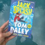 Tom Daley Instagram - Less than a week to go until you all get to meet Jack Splash 🌊 Get yours delivered the day it’s out by pre-ordering, all links in bio 👍
