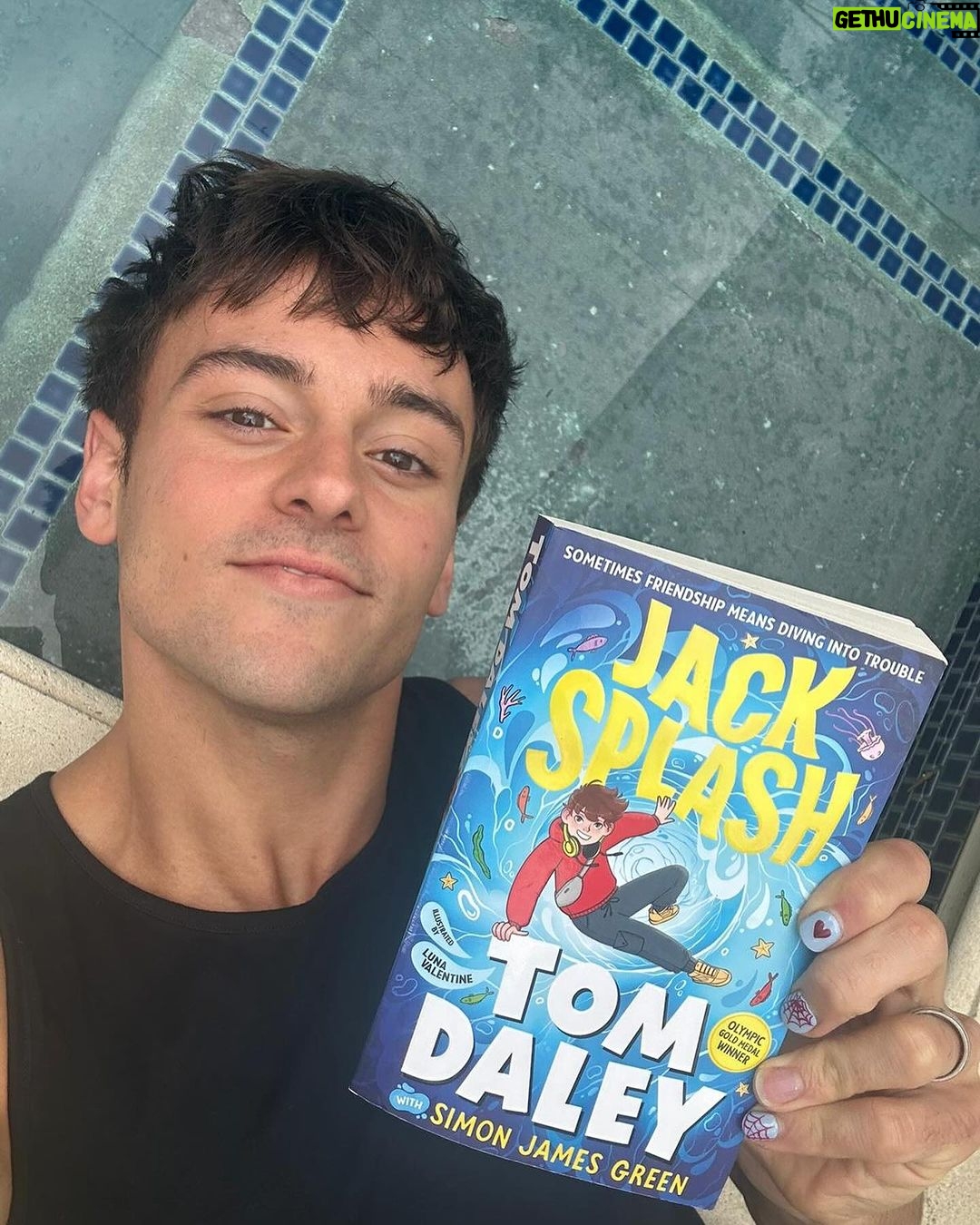 Tom Daley Instagram - Less than a week to go until you all get to meet Jack Splash π Get yours delivered the day itβs out by pre-ordering, all links in bio π