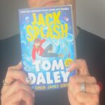 Tom Daley Instagram - He’s here! 💦🌊 Seeing my first children’s book is completely surreal. Thank you so much to @simonjamesgreen and @lunavalentineart for helping me bring this story to life. I can’t wait for everyone to meet Jack Splash! Out 14th March. Preorder links in bio!