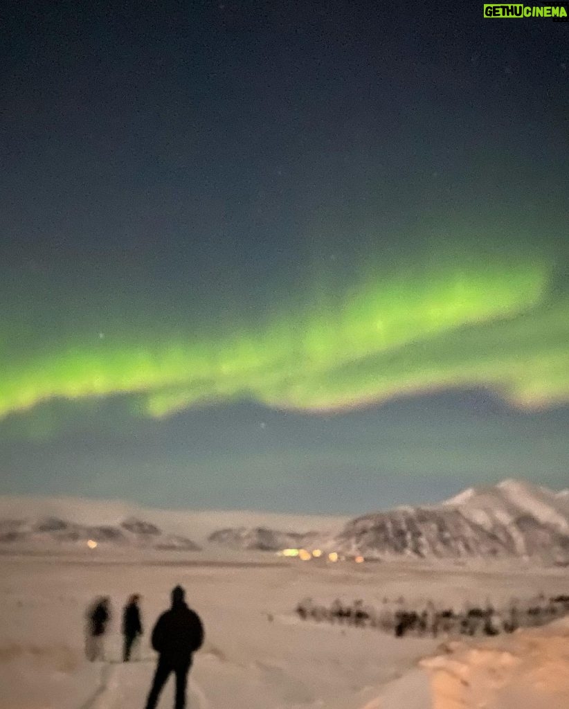 Tom Ellis Instagram - #tbt to shooting in Iceland a month ago. I’ve wanted to see the Northern Lights my whole life and was not disappointed. What A Stunning country ❤️🇮🇸