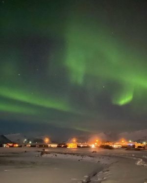 Tom Ellis Instagram - #tbt to shooting in Iceland a month ago. I’ve wanted to see the Northern Lights my whole life and was not disappointed. What A Stunning country ❤️🇮🇸