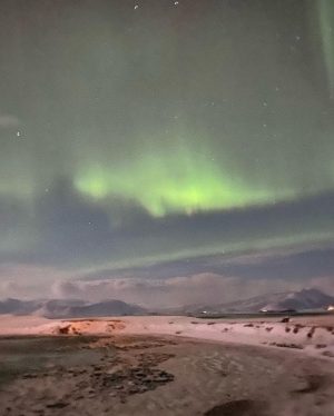 Tom Ellis Instagram - #tbt to shooting in Iceland a month ago. I’ve wanted to see the Northern Lights my whole life and was not disappointed. What A Stunning country ❤️🇮🇸