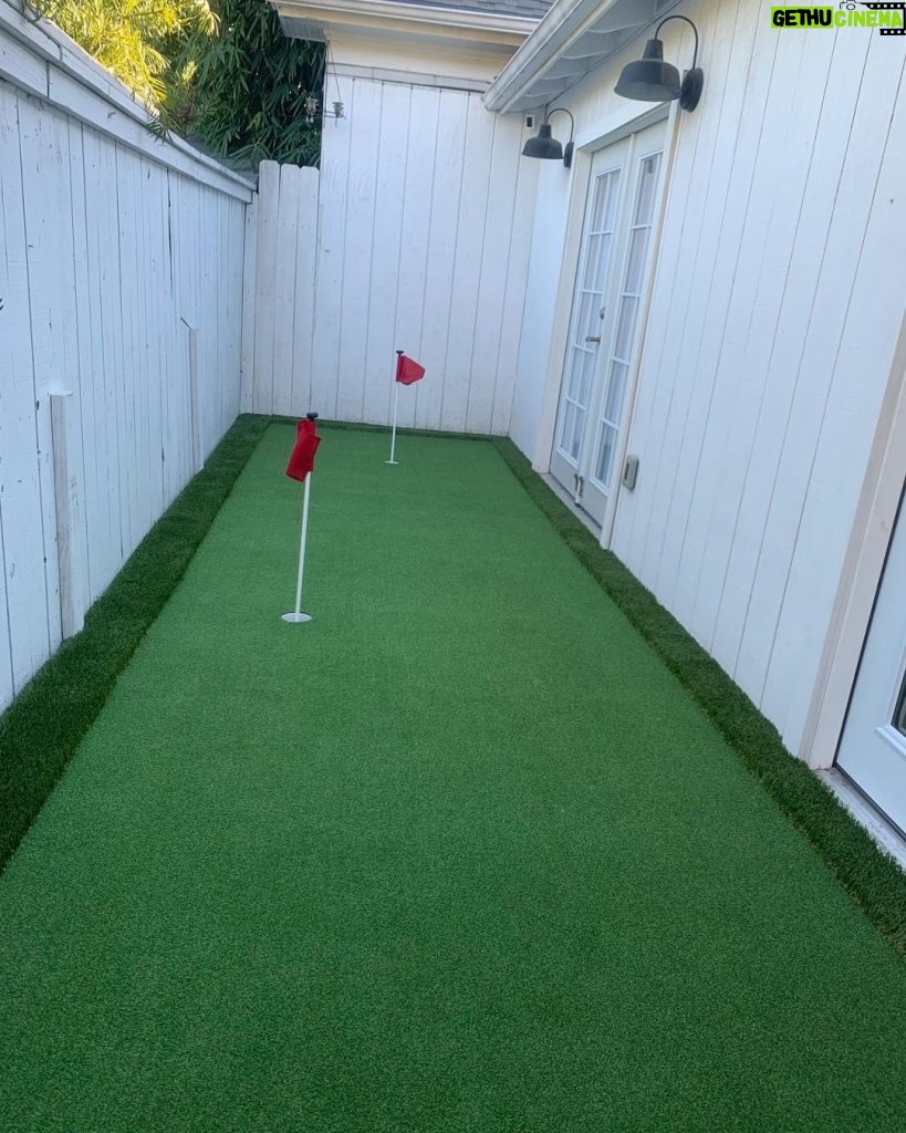 Tom Ellis Instagram - I left my house early this morning and when I got back the amazing team at @california_synturf had turned my tired little deck into a putting green!!!Thank you 🙏🏼 wonderful service from start to finish. Now I just need to get my scoring down ⛳️