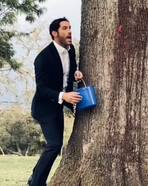 Tom Ellis Instagram - For those asking it was director @kevinmalejandro who got me GOOD from just off camera!!!!! #lucifer #bts 💦💦😈