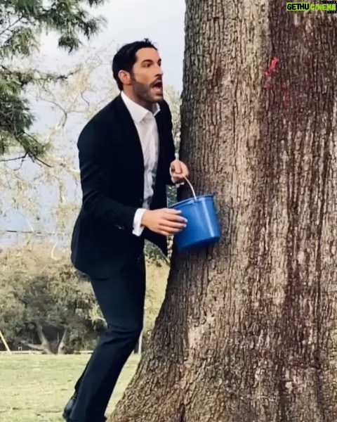 Tom Ellis - 0.9 Million Likes - For those asking it was director @kevinmalejandro who got me GOOD from just off camera!!!!! #lucifer #bts 💦💦😈