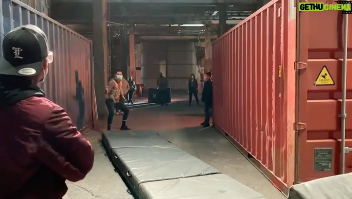 Tom Ellis - 0.9 Million Likes - Thank you to each and every follower for helping me hit 10 million!!!! Here’s a little bts video from Season 6 to celebrate.
#bts #lucifer 😈 #thankyou #10millionfollowers #lucifans 🎉
