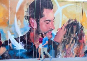 Tom Ellis Instagram - Have you spotted these amazing 🤩 Murals in NYC and LA that have been created by the very talented artists: @wisesnail in NYC and @Mitashade in LA

If you see one of them make sure you take a selfie, tag me and I will share some of your posts to my stories #Lucifans #murals #NYC #LA #Artists #amazingart #lucifer 

Cant wait to see your photos 😆