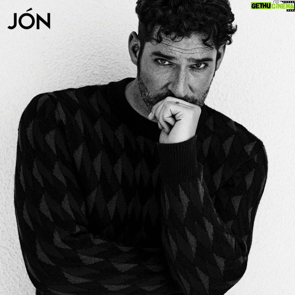 Tom Ellis Instagram - Loving these photos for @jonmagazine taken by @leighkeily Styling by the incomparable @warrenalfiebaker and grooming from the lovely @lilly_keys #hollywood #vintagestyle