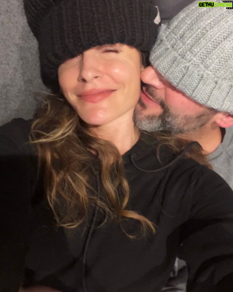 Tom Ellis Instagram - Happy new year to all of you lovely people from me and my partner in bobble hat crime @moppyoppenheimer Very excited about what’s to come in 2023 ❤️