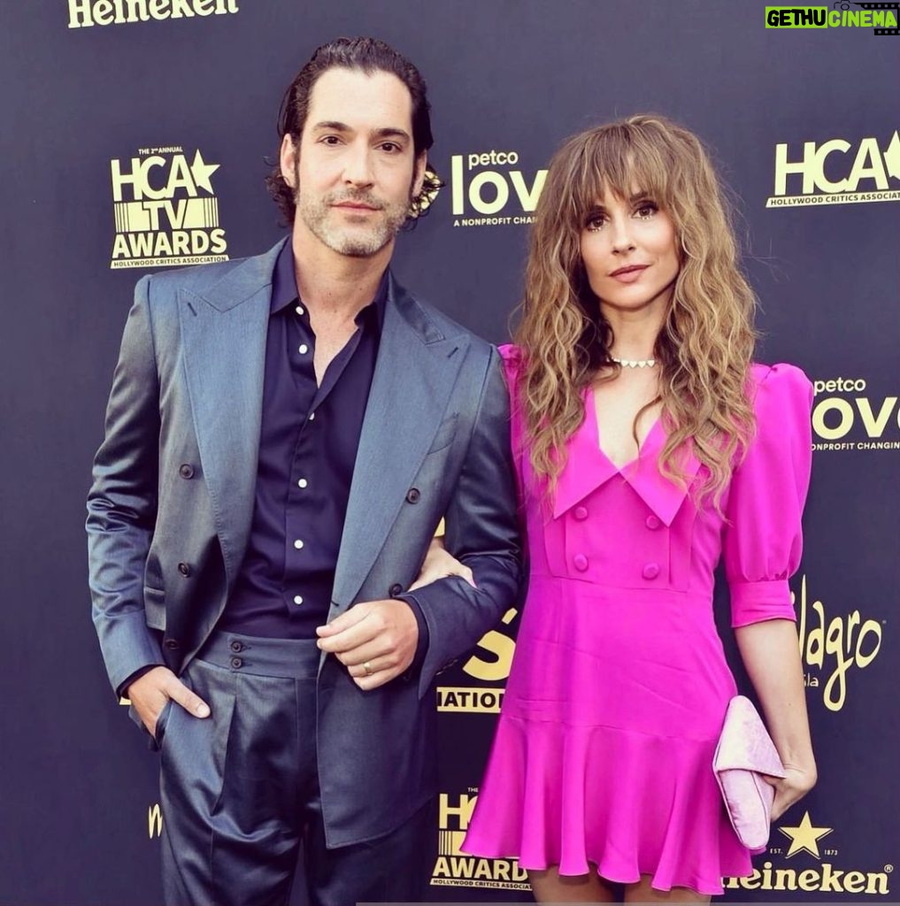 Tom Ellis Instagram - Had a lovely evening with @moppyoppenheimer at the #hcaawards yesterday. My personal highlight was standing within touching distance of Michael Keaton. Thankfully I resisted the temptation to actually touch him. Big shout out to @warrenalfiebaker for dressing me in this awesome @canali suit and to @thisjenna for taming the hair ‘situation’ ❤️